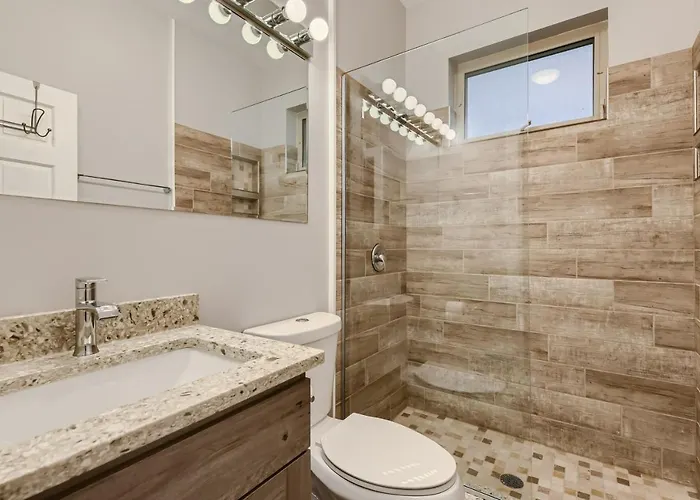 Of - 1 Bed / 2 Bath W/parking Space Chicago