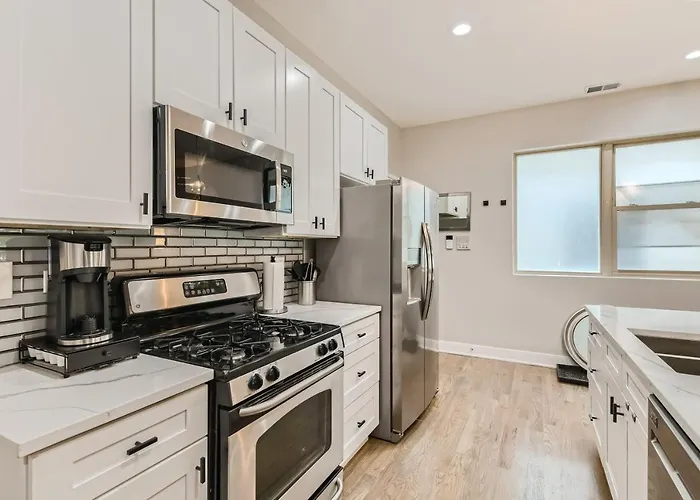 Apartment Of - 1 Bed / 2 Bath W/parking Space Chicago
